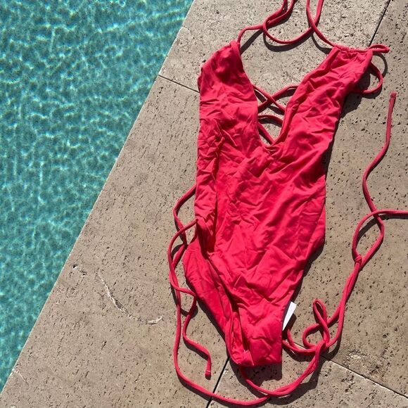 LeSwim Le Swim One Piece Swimsuit Bathing Suit Coral Red Vacation NWT - Picture 1 of 8